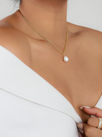 Doti Freshwater Pearl Pendant Necklace