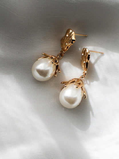 Charlotte Pearl Earrings